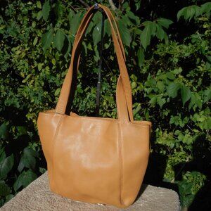 SOLD Coach Lexington Bucket, 4181 in Camel